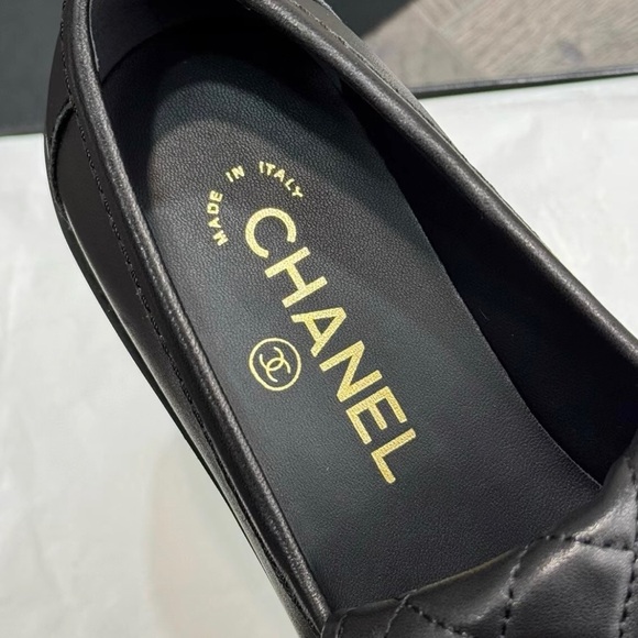 CHANEL Black Loafers with Gold Emblem - Picture 5 of 7